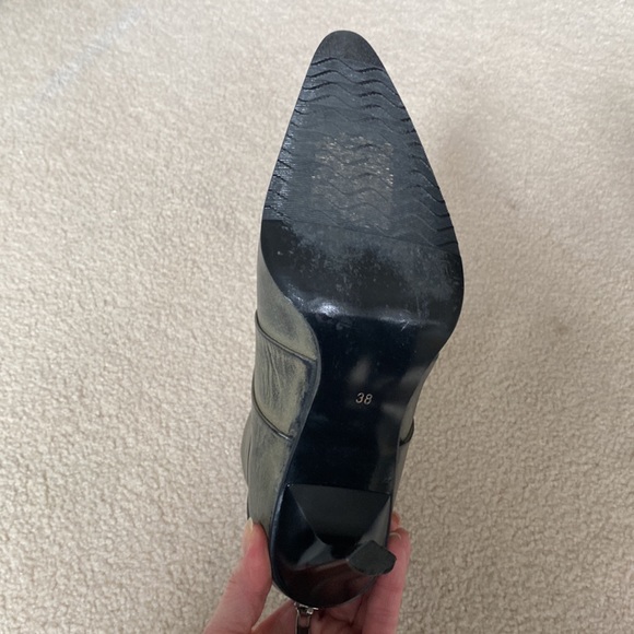 Boots - Picture 3 of 8